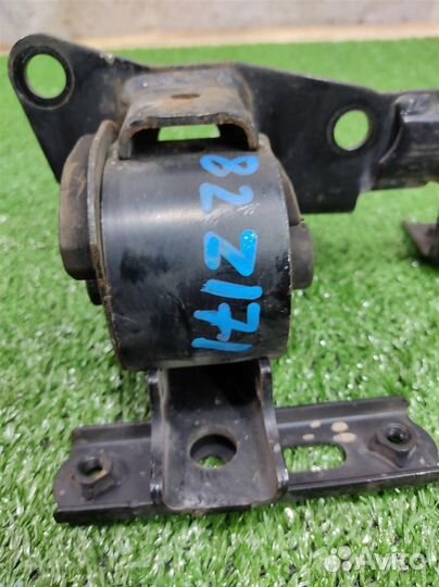 Опора (подушка) двигателя левая Toyota RAV4 A2 20