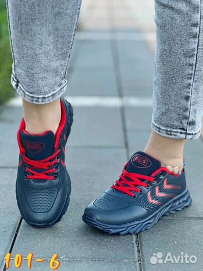 Кроссовки женские