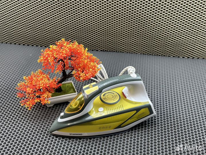 Утюг Starwind SIR2447
