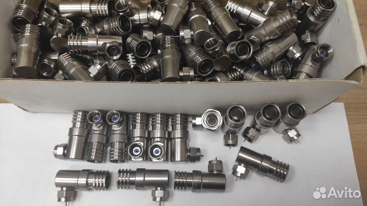 Разъем угловой обжимной для кабеля RG-11