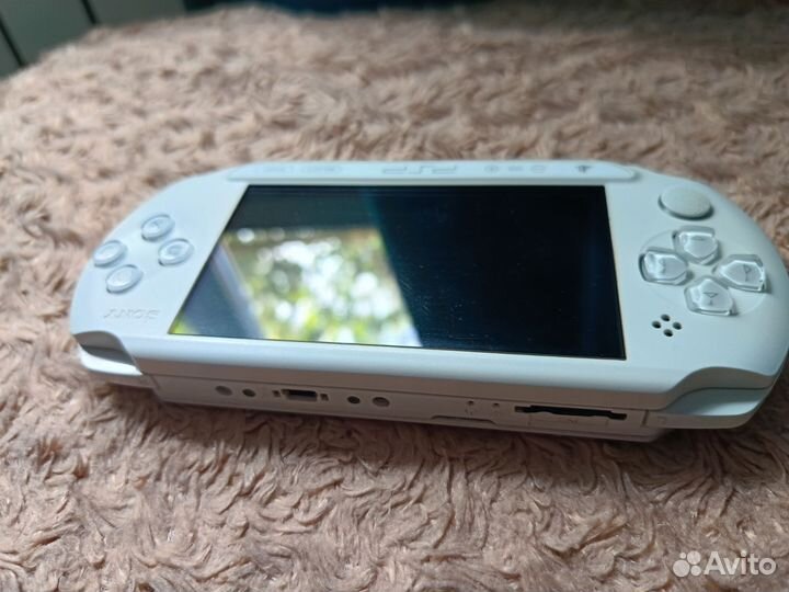 Sony psp e 1004 2c