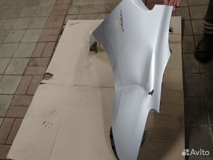 Крыло переднее правое toyota prius 20