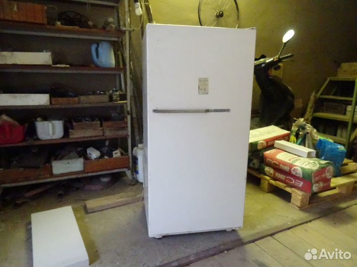 Продам раритетный холодильник Наст