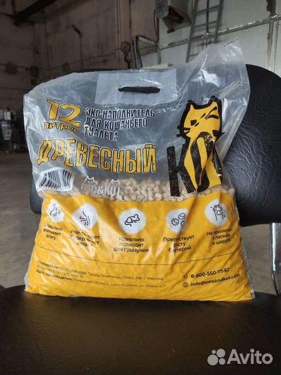 Корм и наполнитель для взрослых собак и кошек