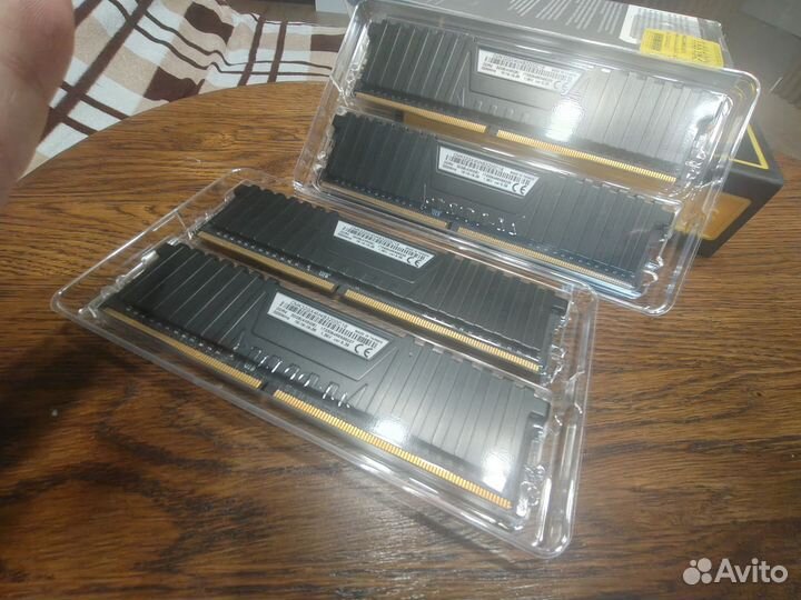 Оперативная память Corsair Vengeance LPX 32GB DDR4