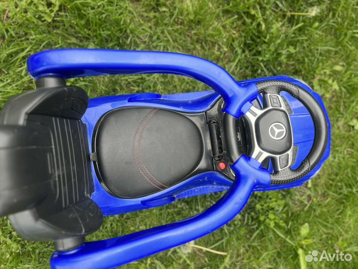 Машинка-каталка толокар Mersedes AMG