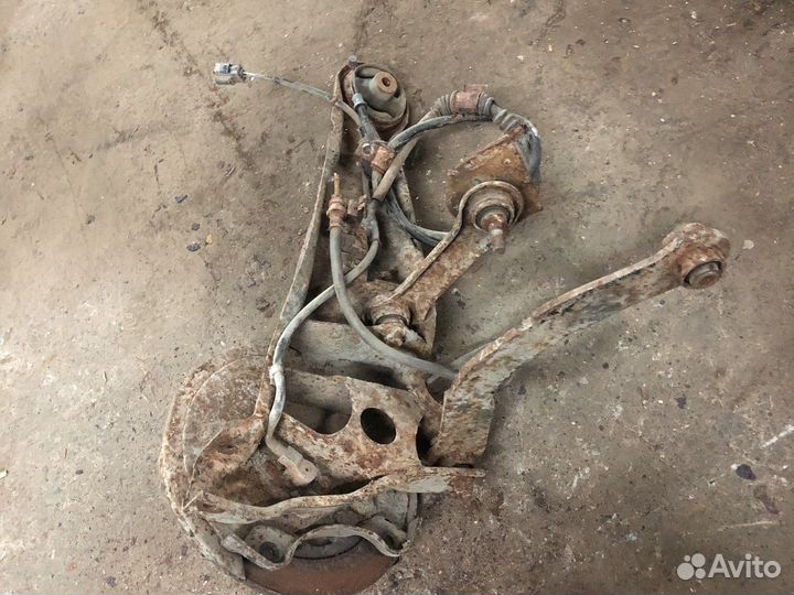 Mitsubishi lancer 9 кулак задний правый