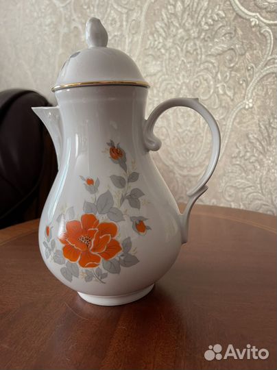 Кувшин фарфоровый