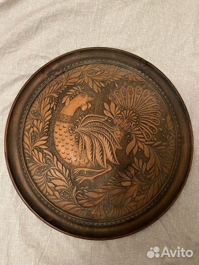 Резное панно из дерева