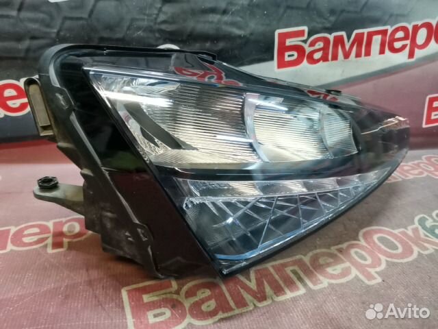 Фара правая Skoda Rapid