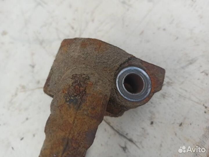 Кронштейн переднего амортизатора