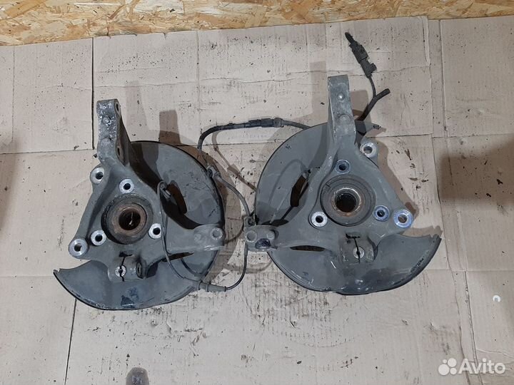 Поворотный кулак в сборе правый Opel Insignia