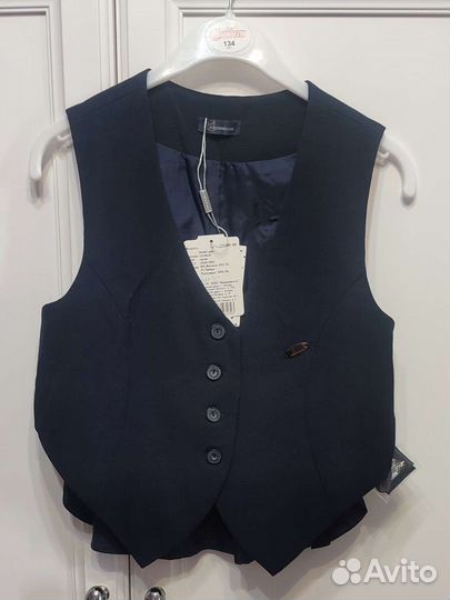 Жилет школьный р122-128 Новый