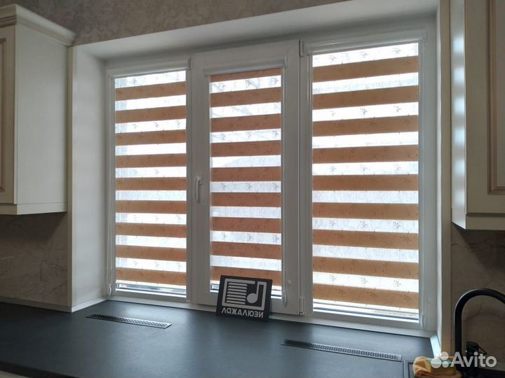 Рулонные шторы день ночь зебра E8679-L3562