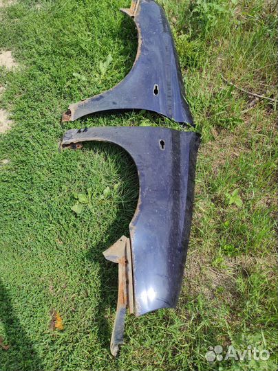 Продаю крыло переднее Калина1