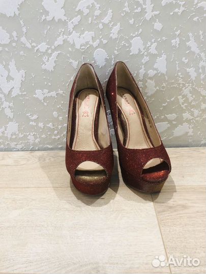 Праздничные босоножки carnaby