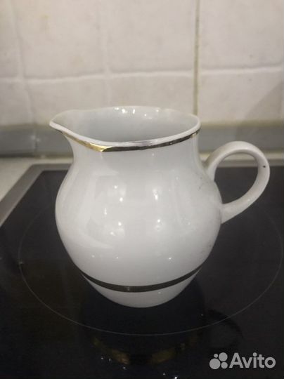 Фарфоровый молочник