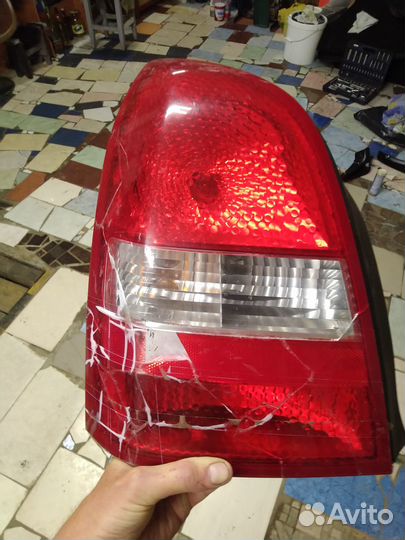 Продам задний левый фанарь Ниссан примьера