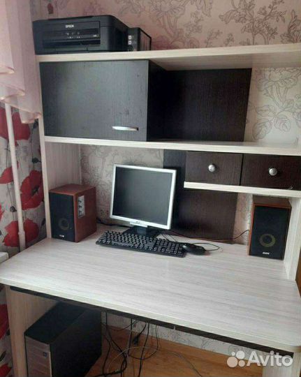 Компьютерный стол