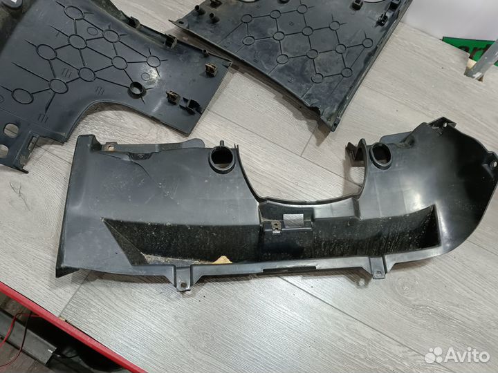 Пластик ног водителя для Volkswagen Golf 4 \ Bora