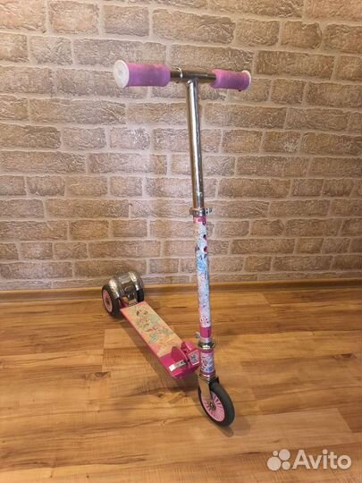 Самокат трехколесный