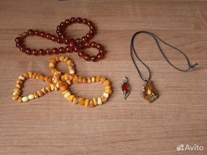 Бусы и подвески из янтаря