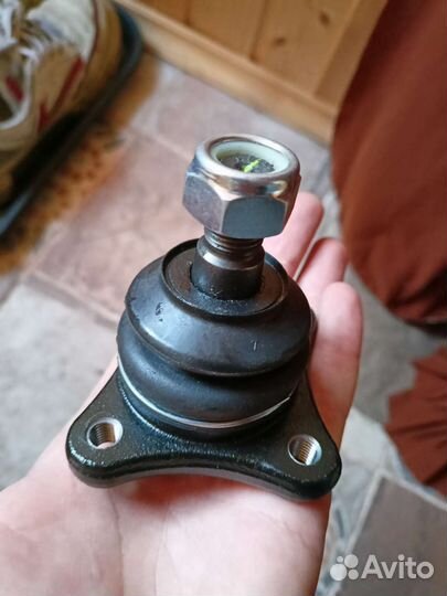 Верхняя шаровая Mitsubishi