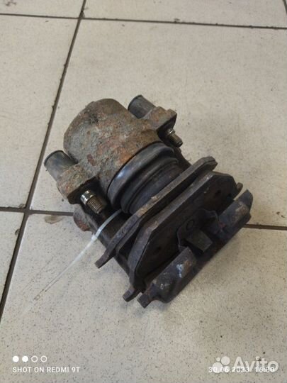 Суппорт тормозной передний правый Volkswagen Golf