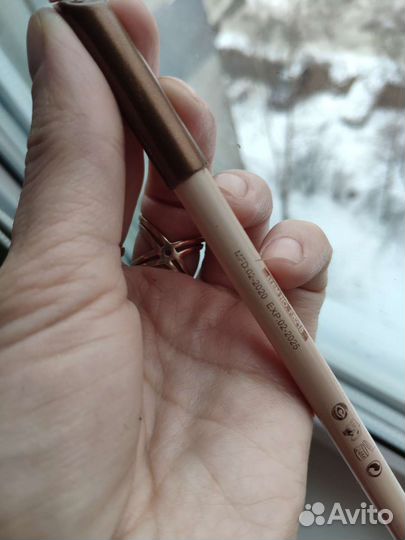 Карандаш для бровей коричневый