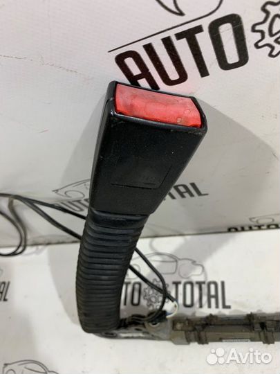 Преднатяжитель ремня безопасности передний левый