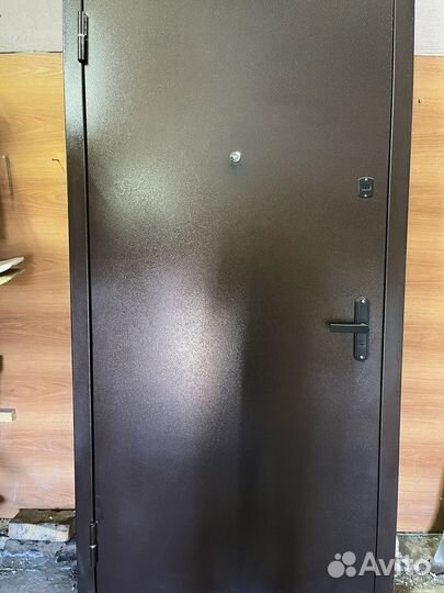 Дверь входная металлическая