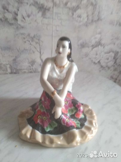 Статуэтка фарфоровая СССР цыганка Земфира