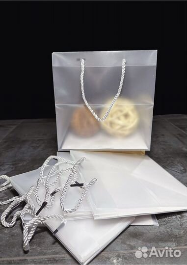 Подарочные квадратные пакеты