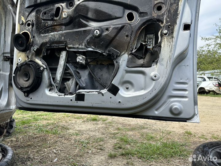 Передняя правая Дверь LADA vesta