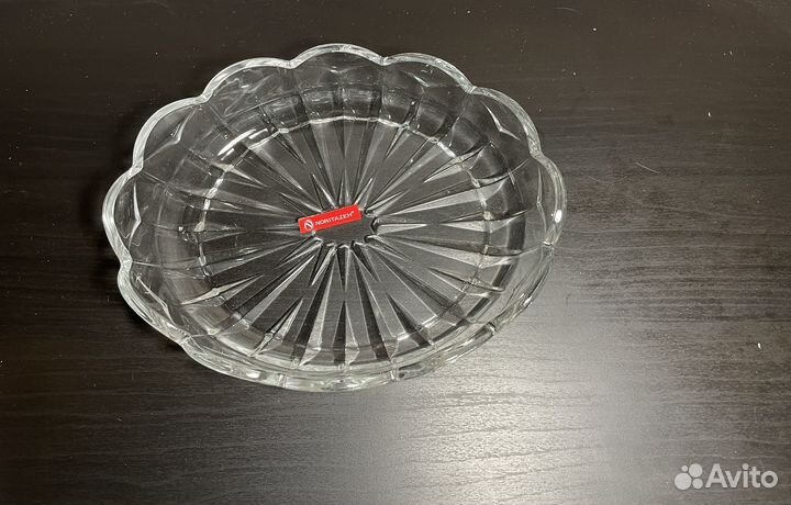 Салатники, масленка, конфетница