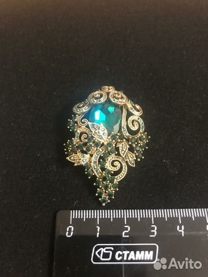 Серьги, брошь и бусы