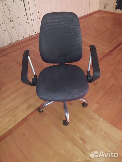 Стул компьютерный, офисное кресло