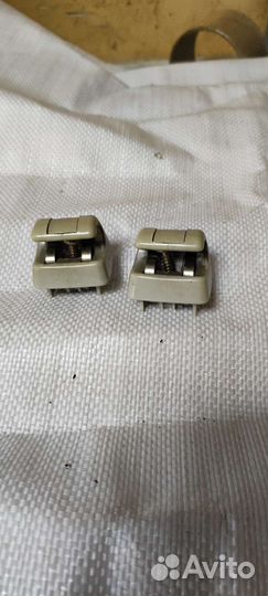 Крючок козырька W210