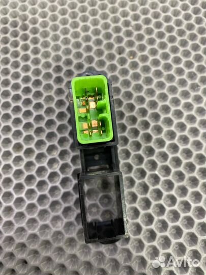 Б/У Кнопка аварийного сигнала Mitsubishi Galant