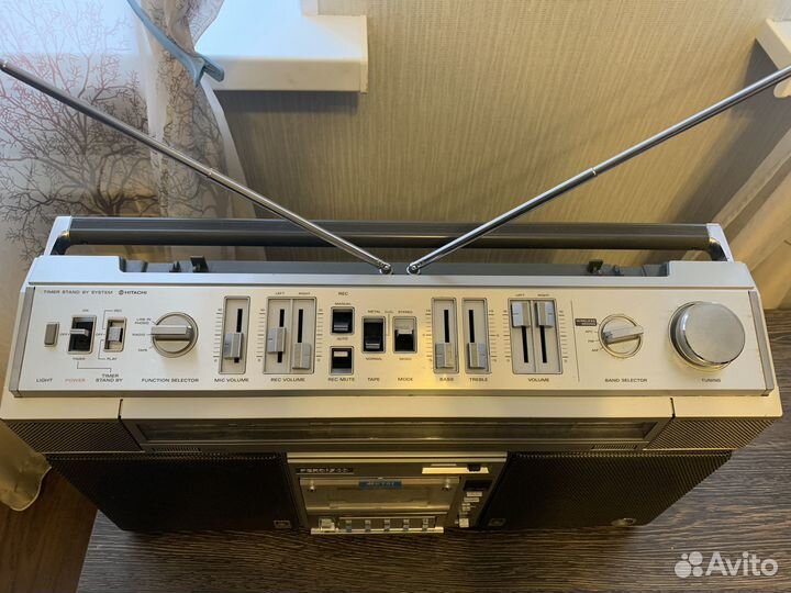 Магнитола Hitachi TRK-8800 Perdisco