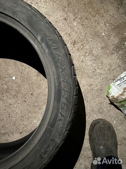 Maxtrek Fortis T5 255/45 R20