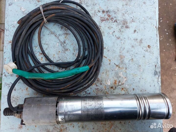 Водяной скваженный насос погружной. Италия
