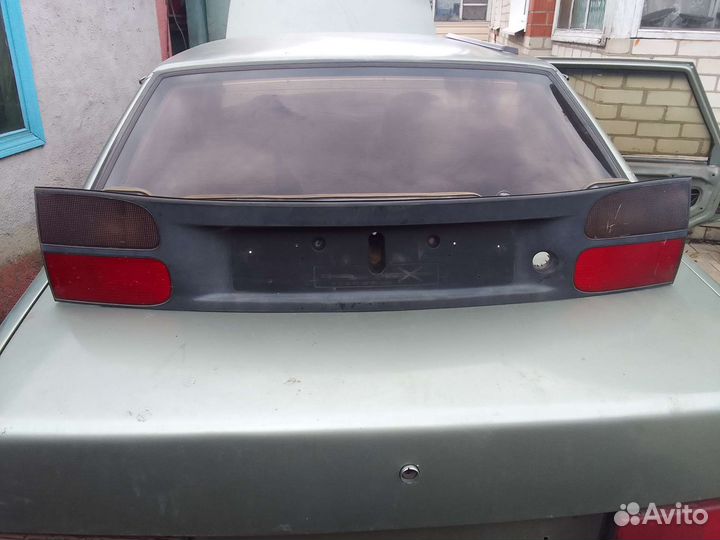 Фонарь крышки багажника Renault Laguna 1