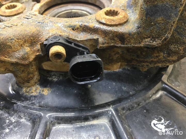 Кулак поворотный передний правый Volkswagen Tiguan 5N1 2007-2011