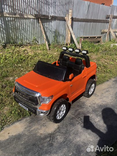 Детская машина на аккумуляторе с пультом
