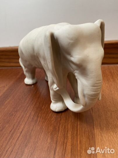 Старинная статуэтка фарфор