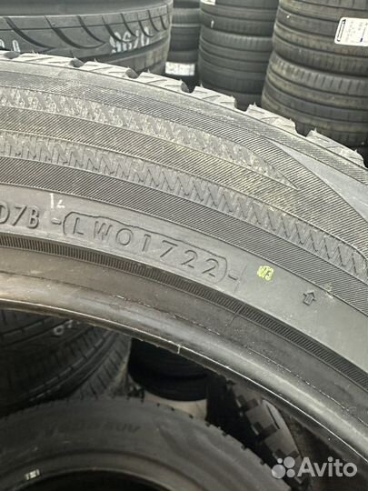 Yokohama BluEarth Winter V906 275/45 R20 и 305/40 R20 112V