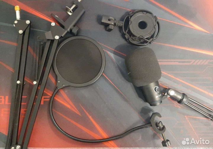 Студийный микрофон