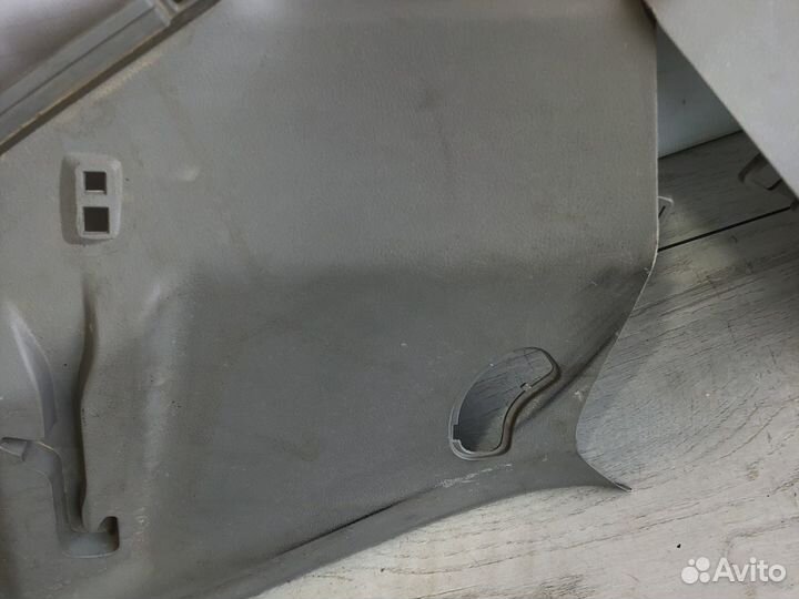 Toyota Highlander 2 Обшивка стойки багажника