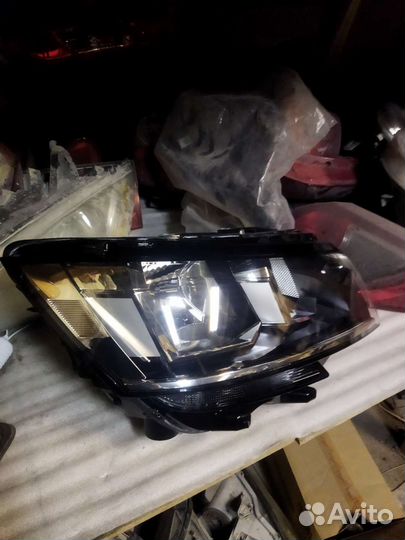 Фара правая Volkswagen Transporter T6 7L1941006B